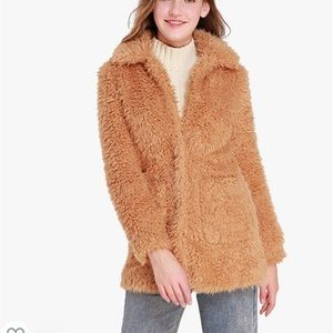 New with tags fuzzy coat with pockets and snap closures